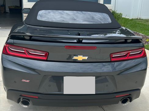 Used 2018 Chevrolet Camaro SS RWD image 6