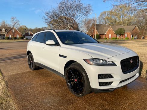 Used 2018 Jaguar F-PACE Prestige image 1