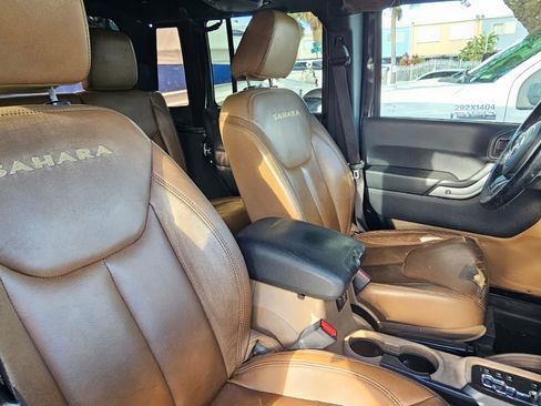 Used 2013 Jeep Wrangler Unlimited Sahara w/ Connectivity Group AWD/4WD image 8