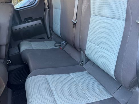 Used 2005 Nissan Titan SE image 10