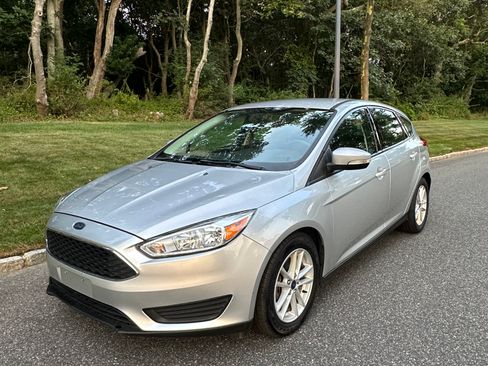 Used 2017 Ford Focus SE image 1