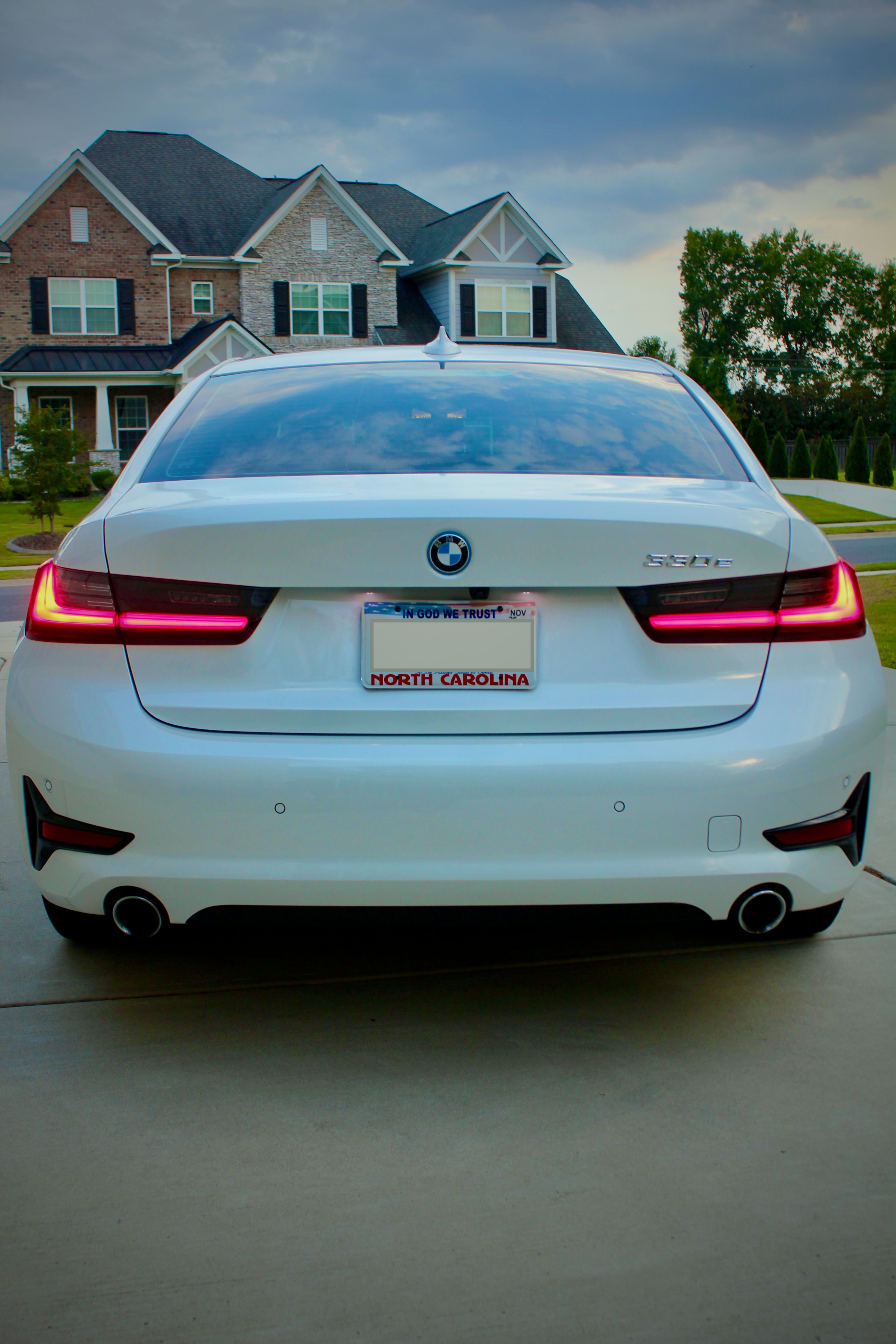 Used 2022 BMW 330e w/ Driving Assistance Package RWD image 9