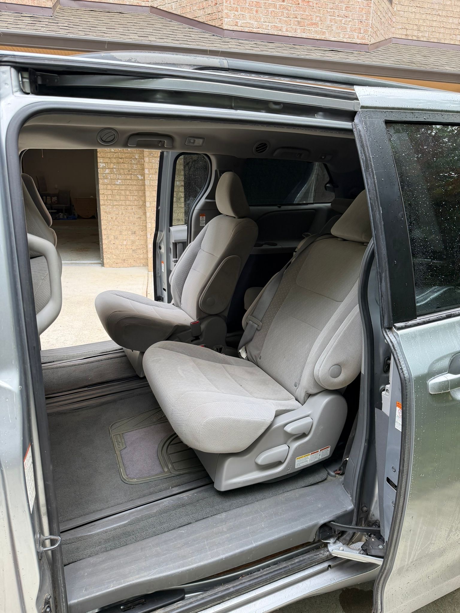 Used 2016 Toyota Sienna LE FWD image 4