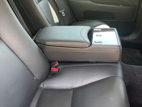 Used 2014 Lexus LS 460 AWD w/ Comfort Package image 12