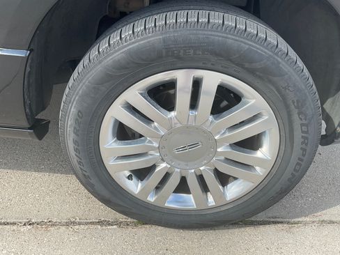Used 2014 Lincoln Navigator 4WD image 10