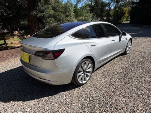 Used 2018 Tesla Model 3 Long Range image 4