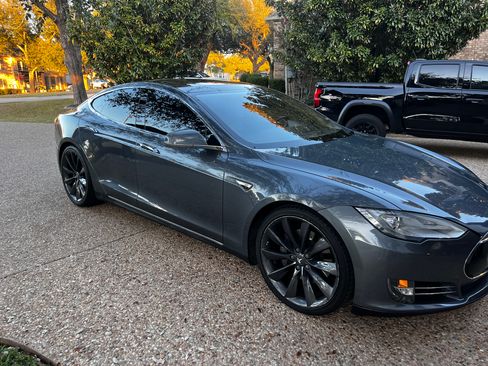 Used 2013 Tesla Model S Performance image 4