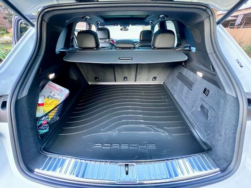 Used 2024 Porsche Cayenne Sport Utility 4D image 5