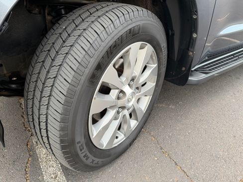 Used 2010 Toyota Sequoia Limited AWD/4WD image 19