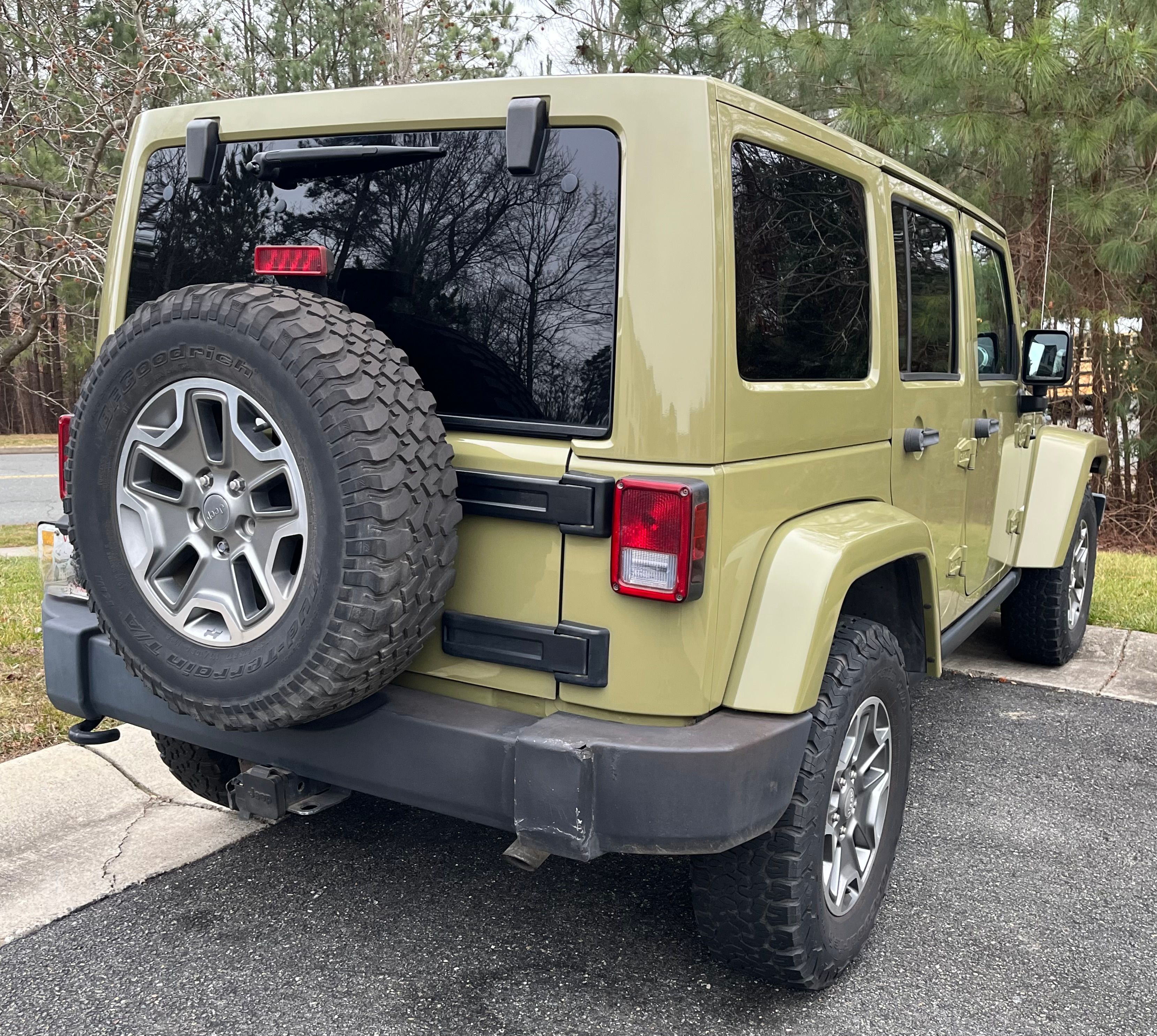 Used 2013 Jeep Wrangler Unlimited Rubicon w/ Connectivity Group AWD/4WD image 11