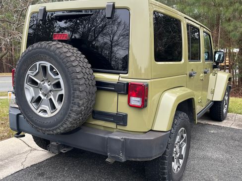 Used 2013 Jeep Wrangler Unlimited Rubicon w/ Connectivity Group image 11