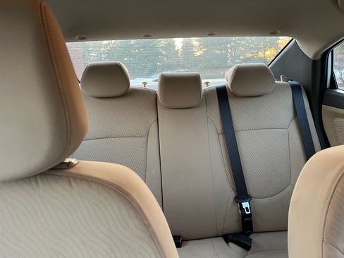 Used 2013 Hyundai Accent GLS w/ Premium Pkg image 10