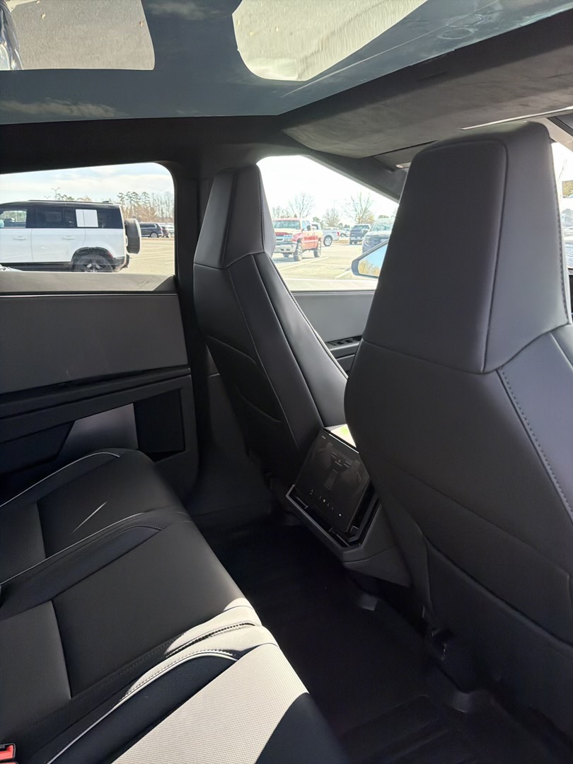 Used 2025 Tesla Cybertruck AWD Crew Cab image 9
