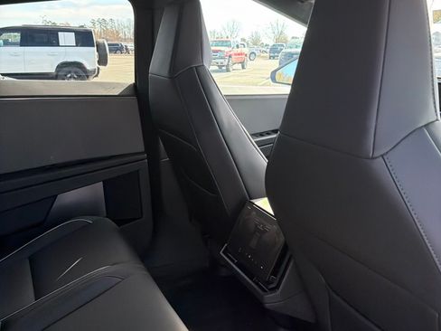 Used 2025 Tesla Cybertruck AWD Crew Cab image 9