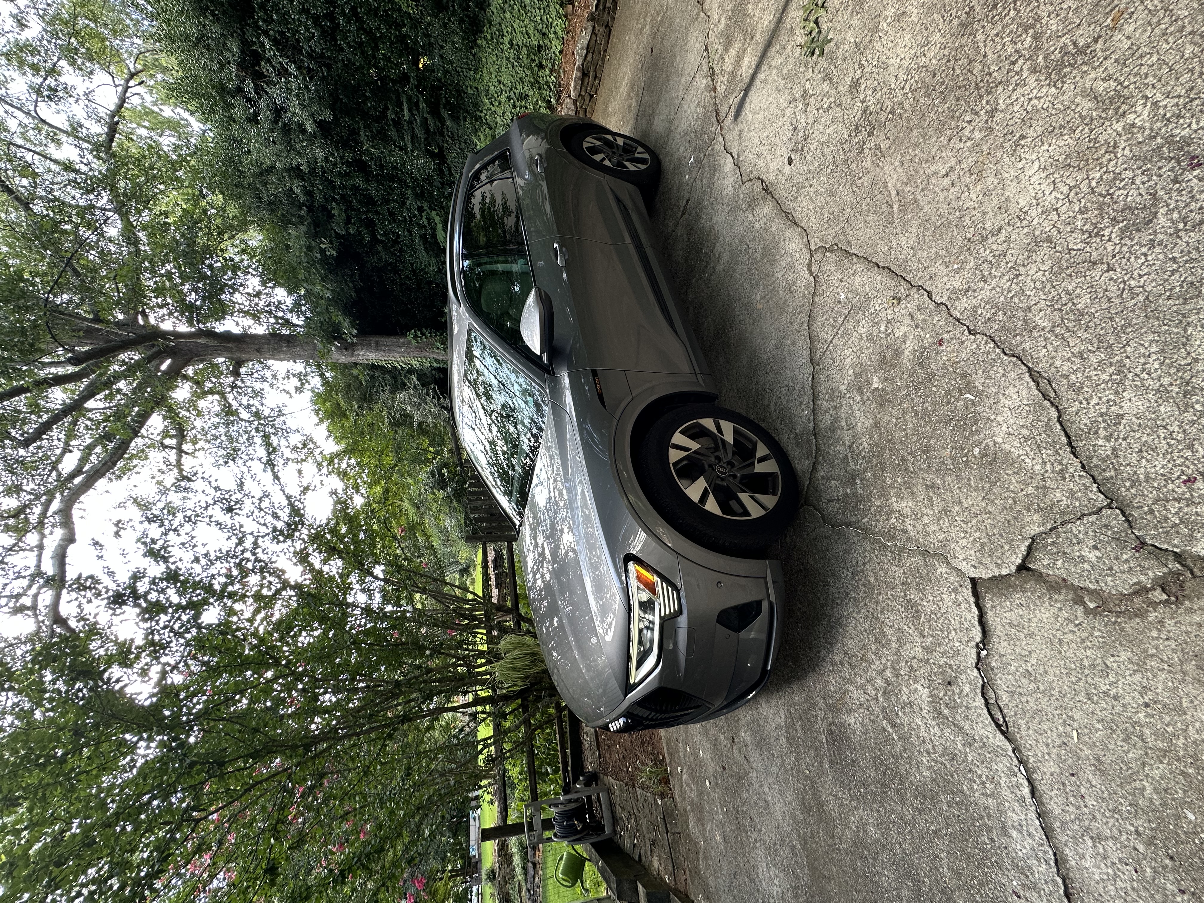 Used 2023 Audi e-tron Premium AWD/4WD image 1