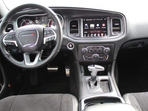Used 2016 Dodge Charger R/T Scat Pack w/ Technology Group RWD image 11