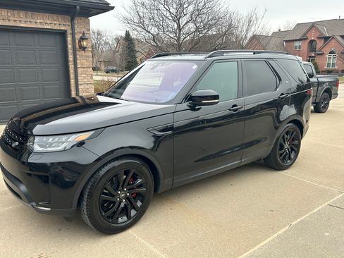 Used 2017 Land Rover Discovery HSE image 1