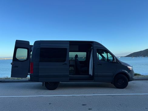 Used 2020 Mercedes-Benz Sprinter 2500 image 9