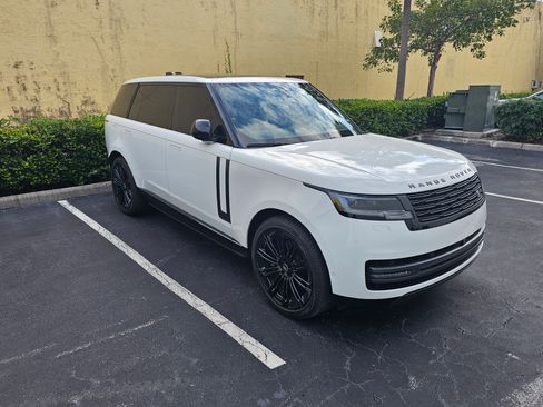 Used 2024 Land Rover Range Rover Long Wheelbase SE image 5