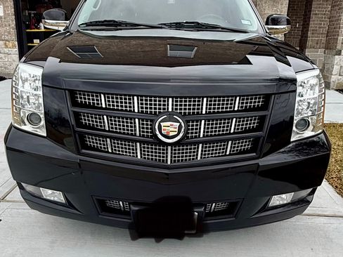 Used 2013 Cadillac Escalade Premium image 12