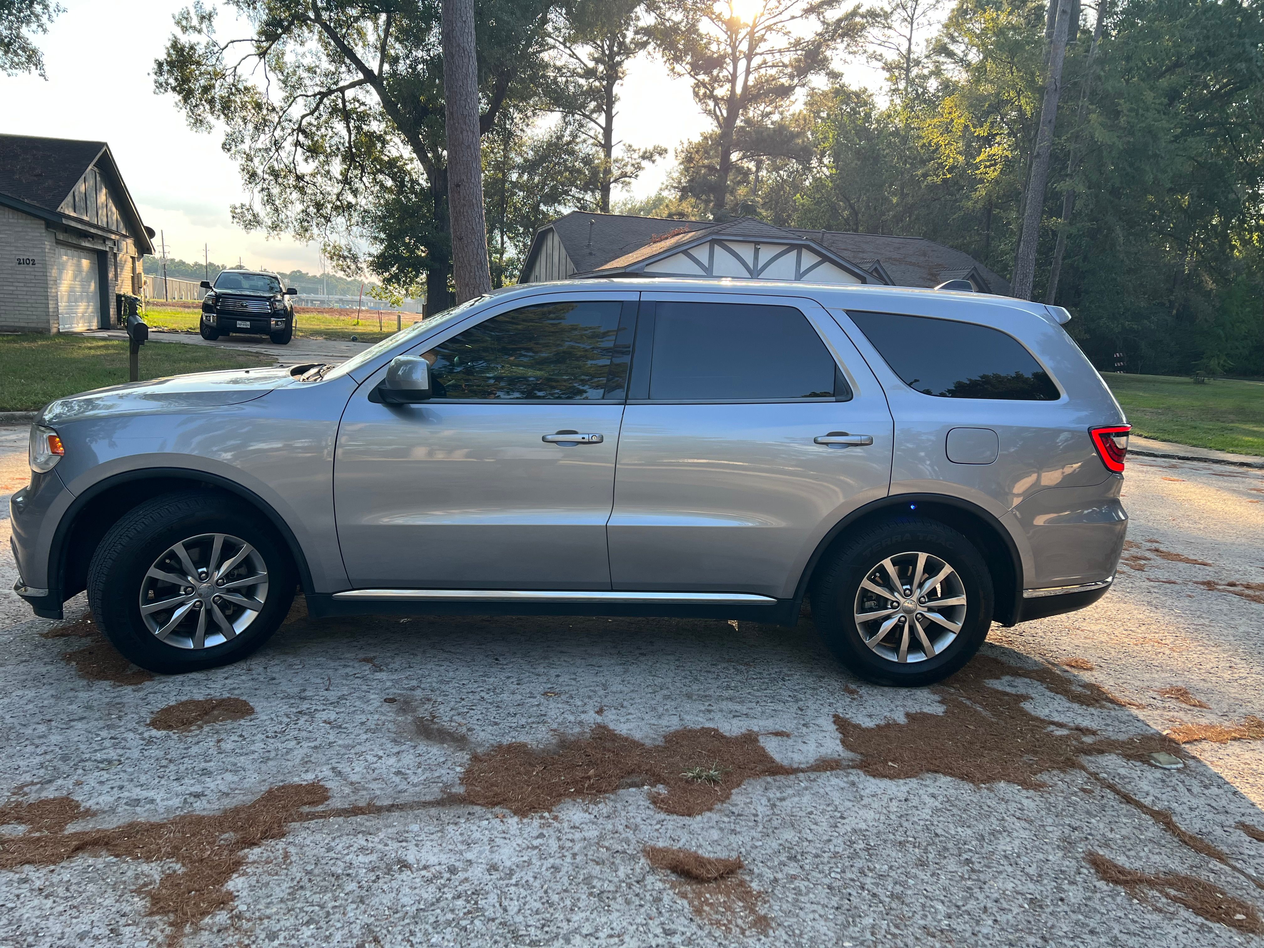 Used 2018 Dodge Durango SXT w/ 3rd Row Seating Group RWD image 2