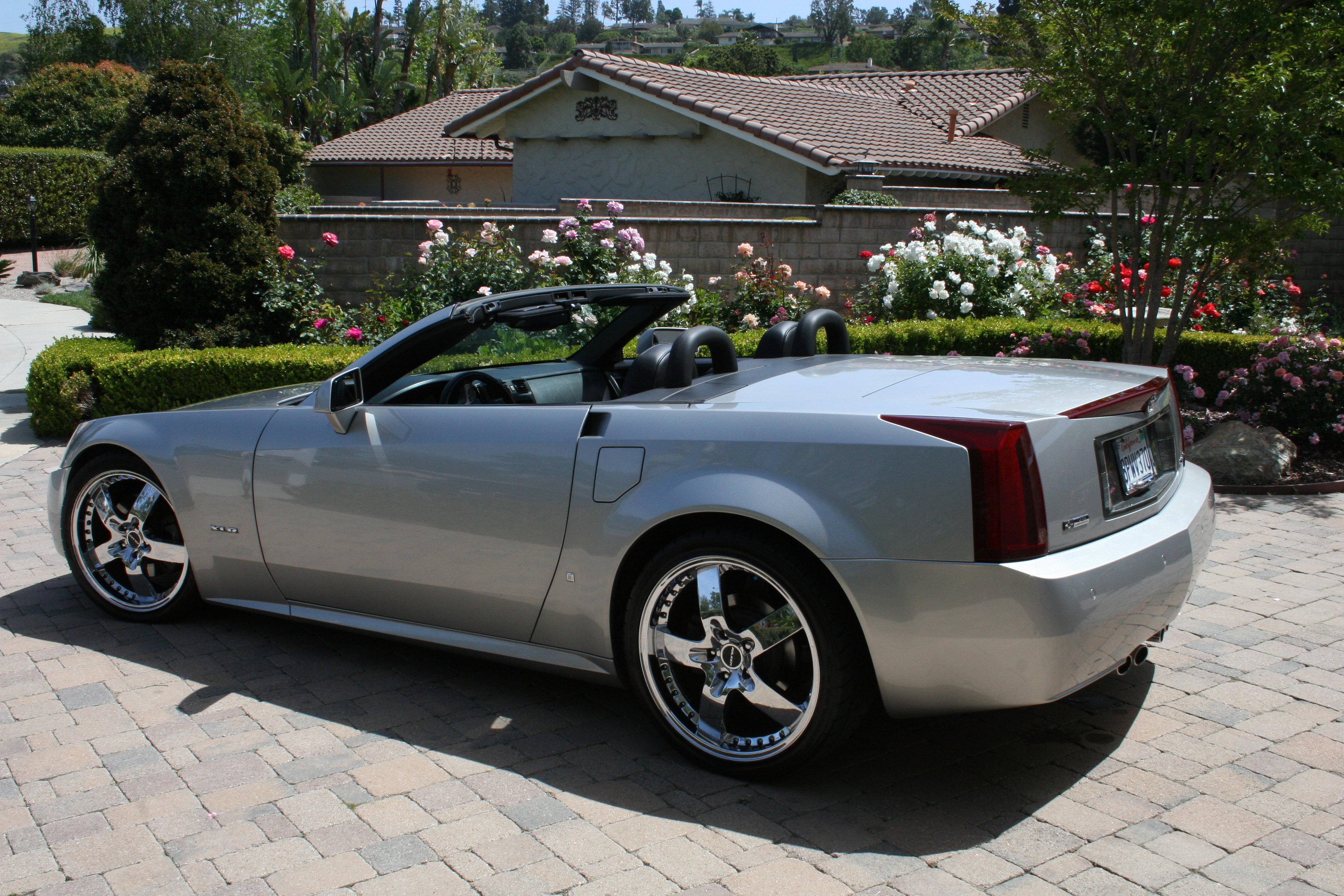Used 2006 Cadillac XLR RWD image 2