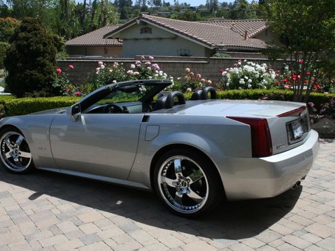 Used 2006 Cadillac XLR image 2