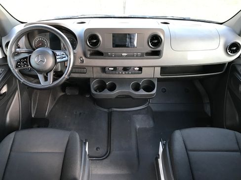 Used 2022 Mercedes-Benz Sprinter 2500 image 9