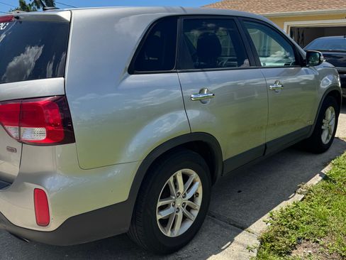 Used 2014 Kia Sorento LX AWD/4WD image 6