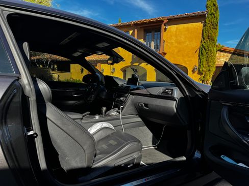 Used 2017 BMW M4 Coupe RWD image 9
