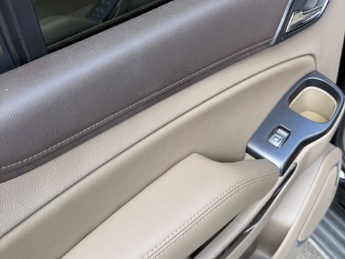 Used 2017 GMC Yukon SLT image 30