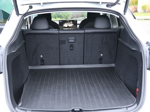 Used 2023 Tesla Model Y Performance image 8