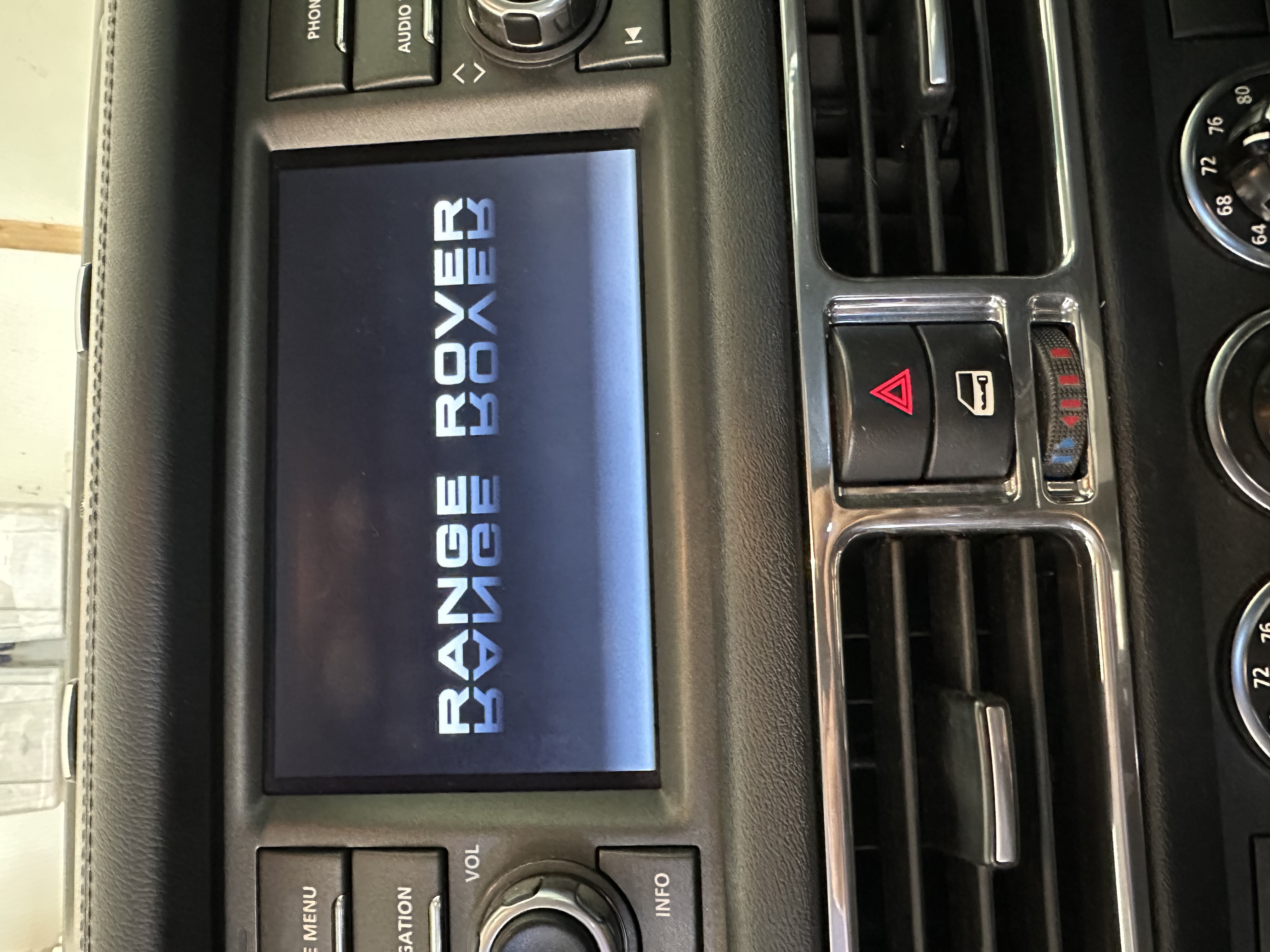 Used 2012 Land Rover Range Rover HSE AWD/4WD image 26