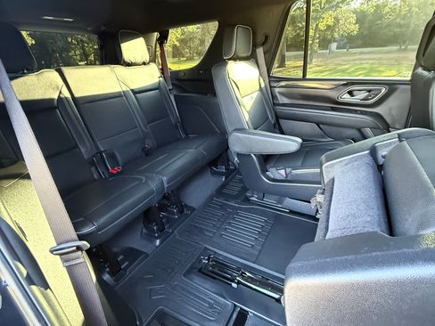 Used 2024 GMC Yukon SLT w/ SLT Luxury Package RWD image 14