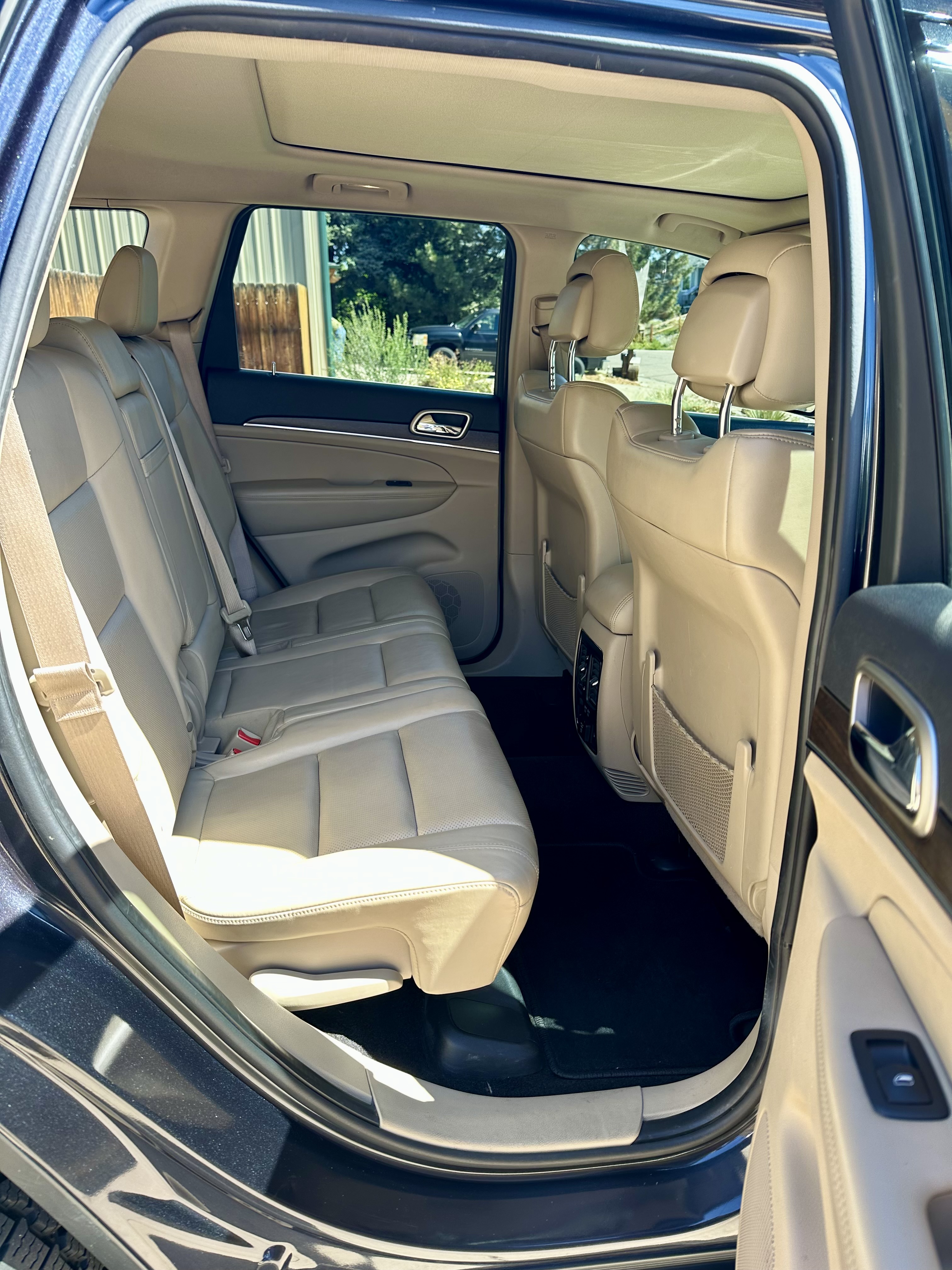 Used 2015 Jeep Grand Cherokee Limited w/ Luxury Group II AWD/4WD image 16