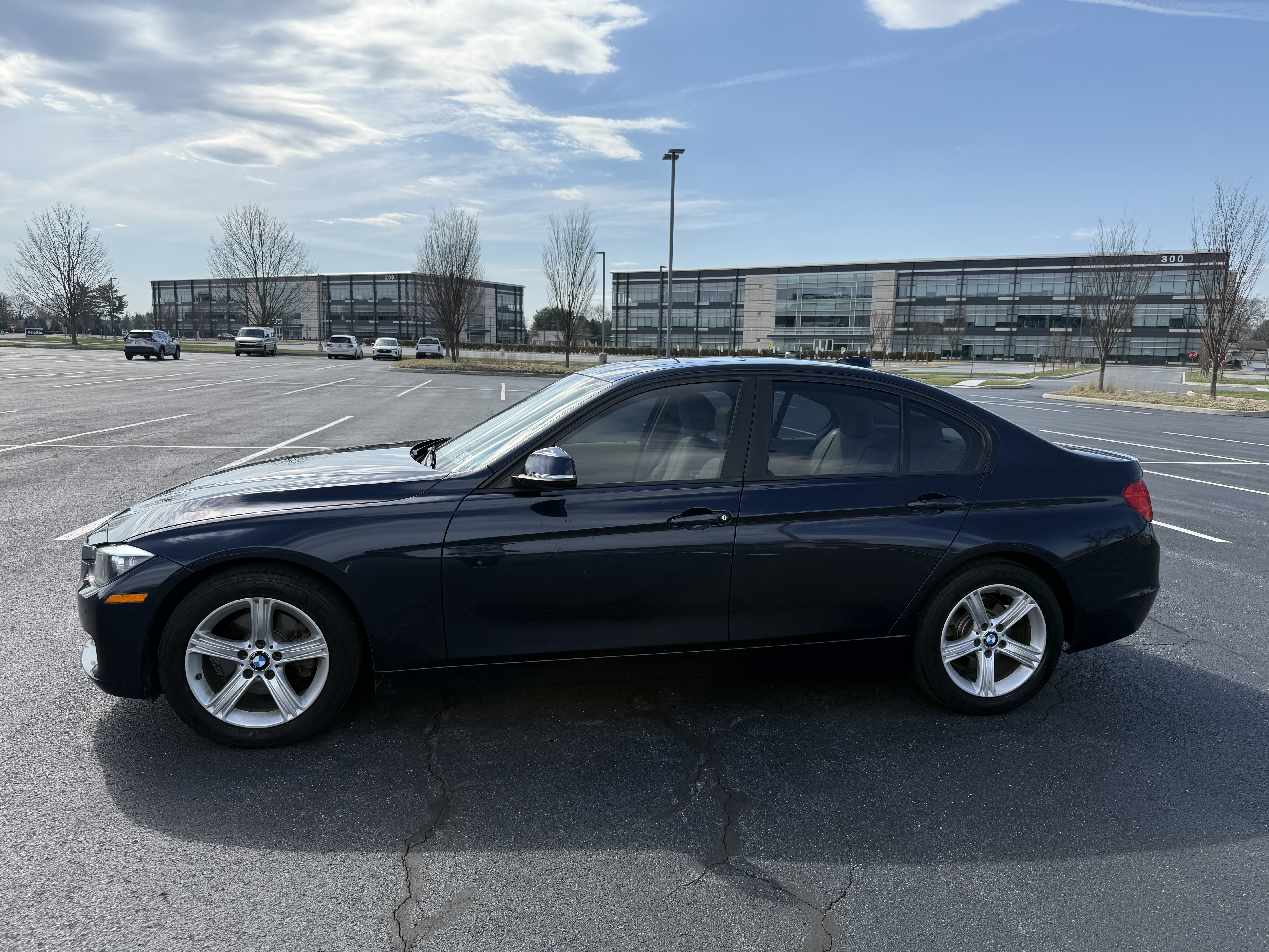 Used 2015 BMW 320i Sedan RWD image 2
