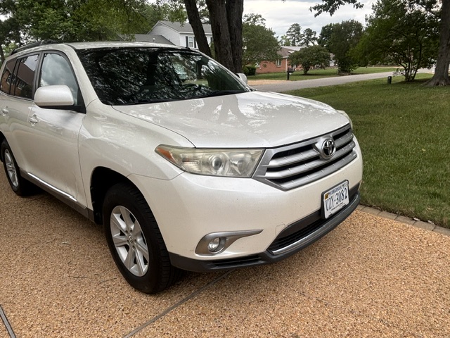 Used 2013 Toyota Highlander Plus AWD/4WD image 4