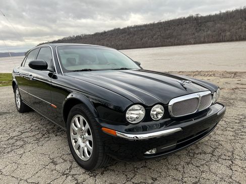 Used 2004 Jaguar XJ8 8 Sedan 4D image 1