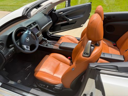 Used 2011 Lexus IS 250C w/ Luxury Pkg RWD image 19