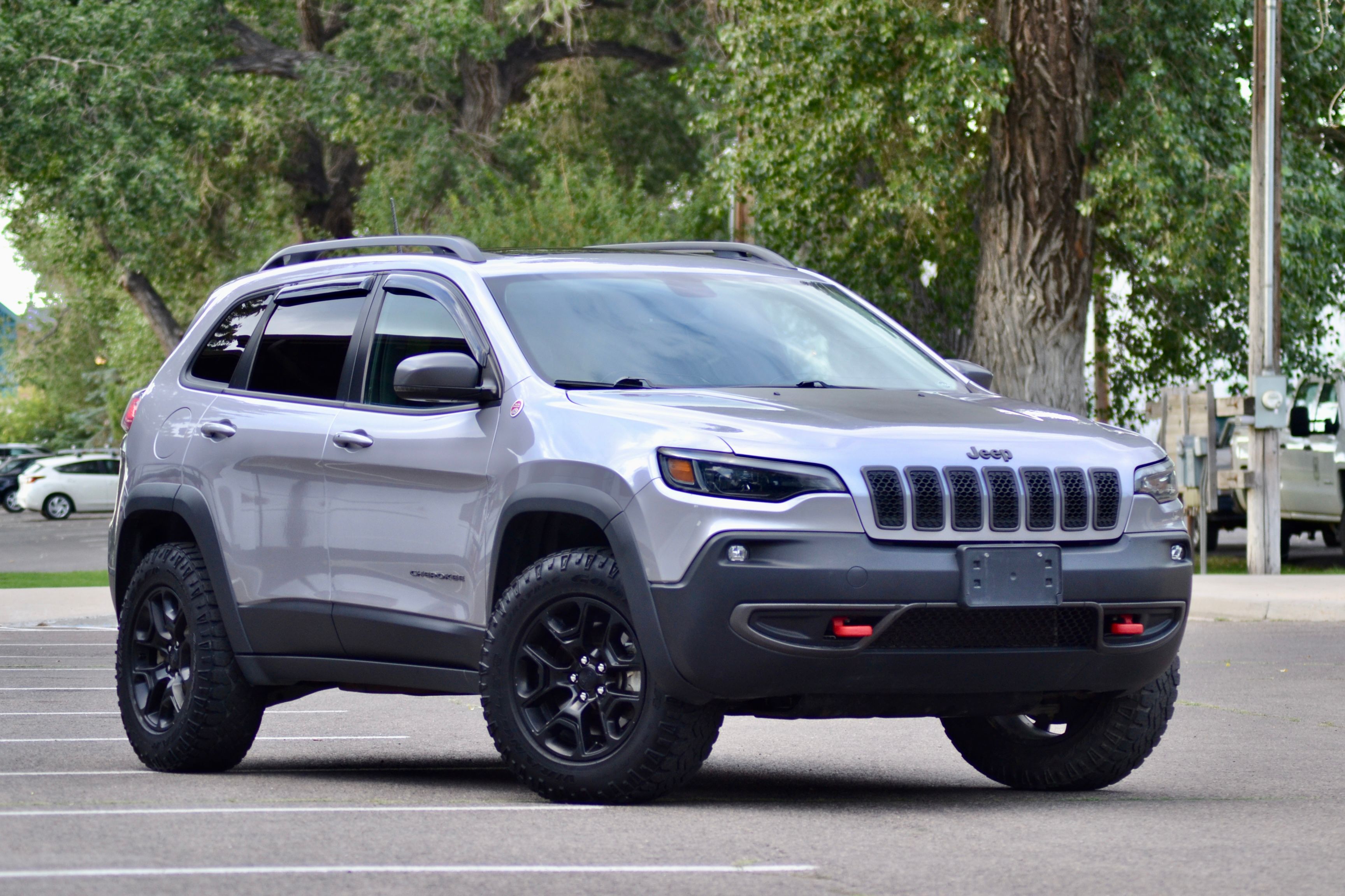 Used 2019 Jeep Cherokee Trailhawk w/ Comfort/Convenience Group AWD/4WD image 1