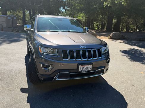 Used 2015 Jeep Grand Cherokee Limited w/ Trailer Tow Group IV AWD/4WD image 12