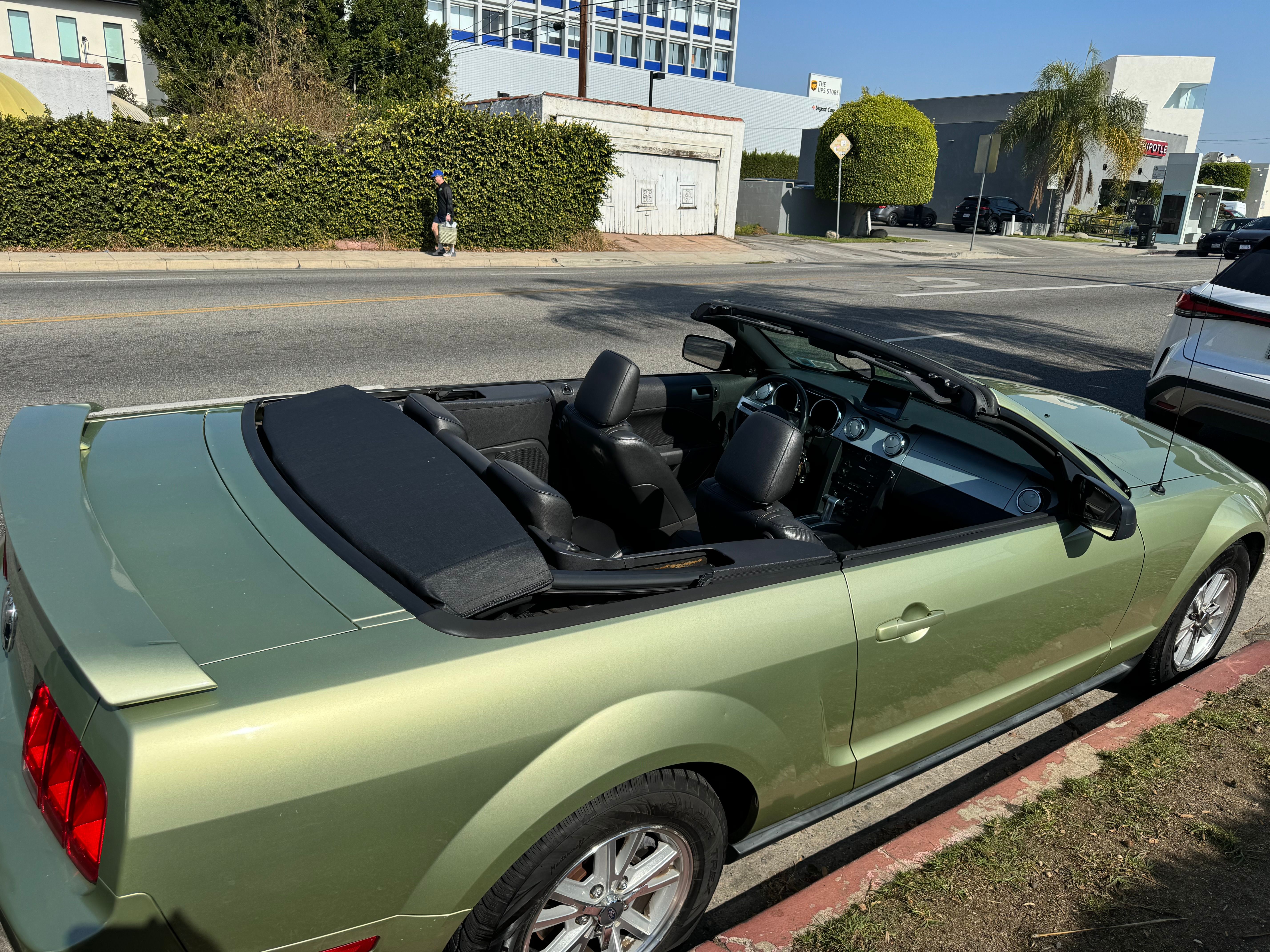 Used 2006 Ford Mustang Convertible RWD image 4
