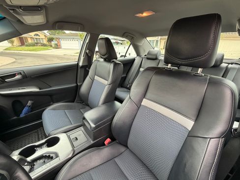 Used 2014 Toyota Camry SE image 12