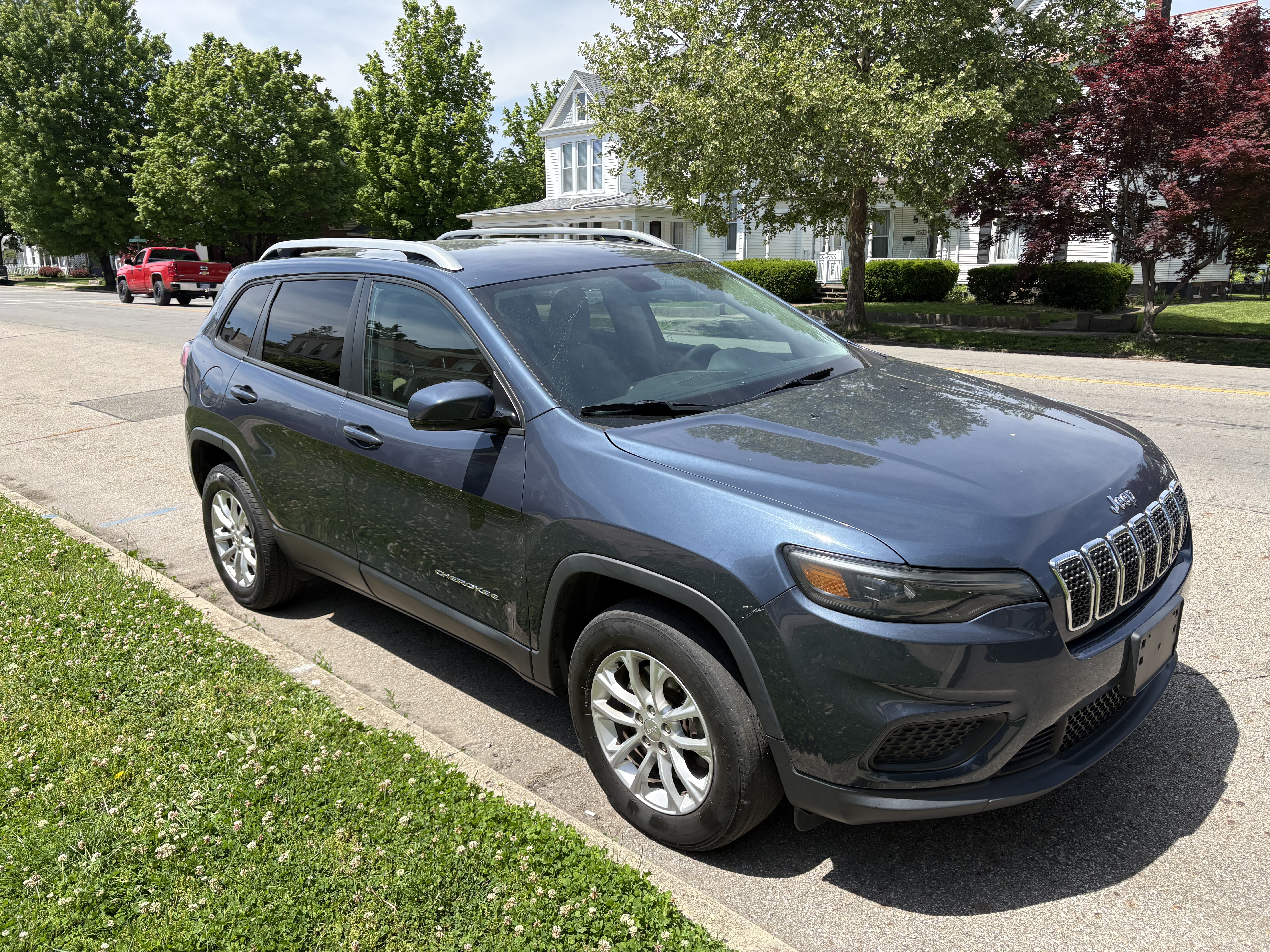 Used 2020 Jeep Cherokee Latitude w/ Safety Group AWD/4WD image 2