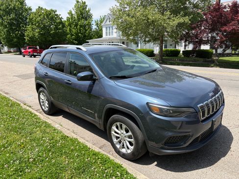 Used 2020 Jeep Cherokee Latitude w/ Safety Group AWD/4WD image 2