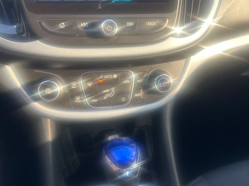 Used 2017 Chevrolet Volt LT image 2