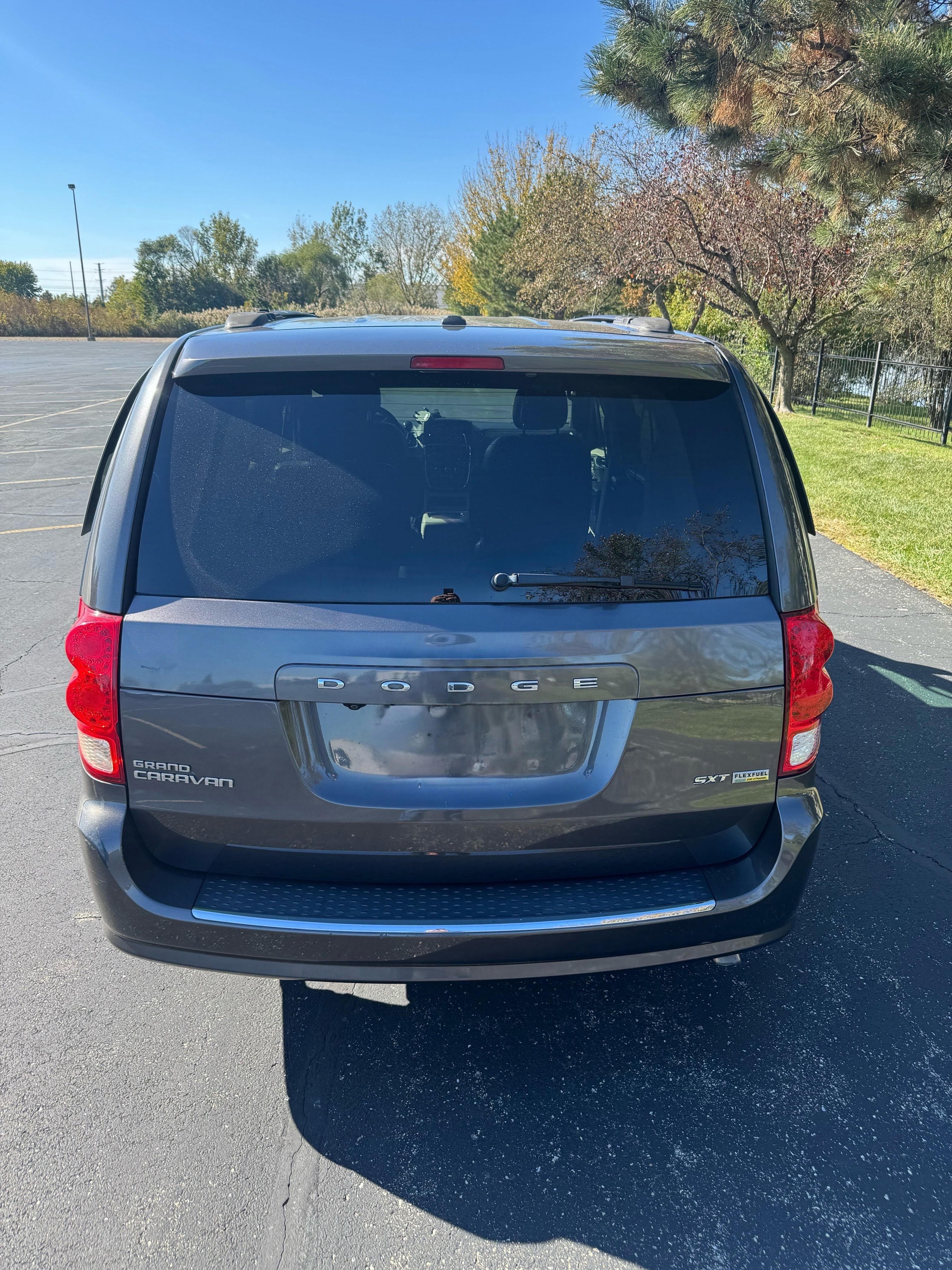 Used 2017 Dodge Grand Caravan SXT FWD image 4