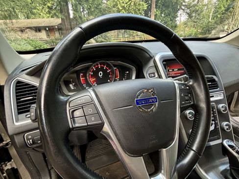 Used 2016 Volvo XC60 T5 Premier w/ Proximity Package image 24