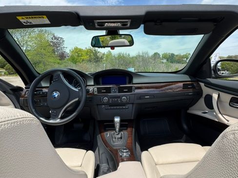 Used 2011 BMW 335i Convertible RWD image 6