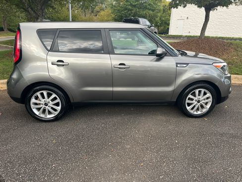 Used 2019 Kia Soul + image 8
